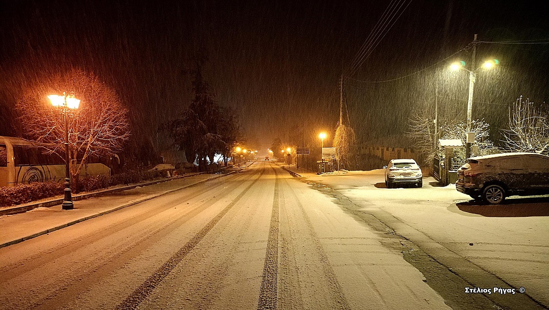 Snowfalls in Greece: Updated weather warning, sailing ban, gale-force winds