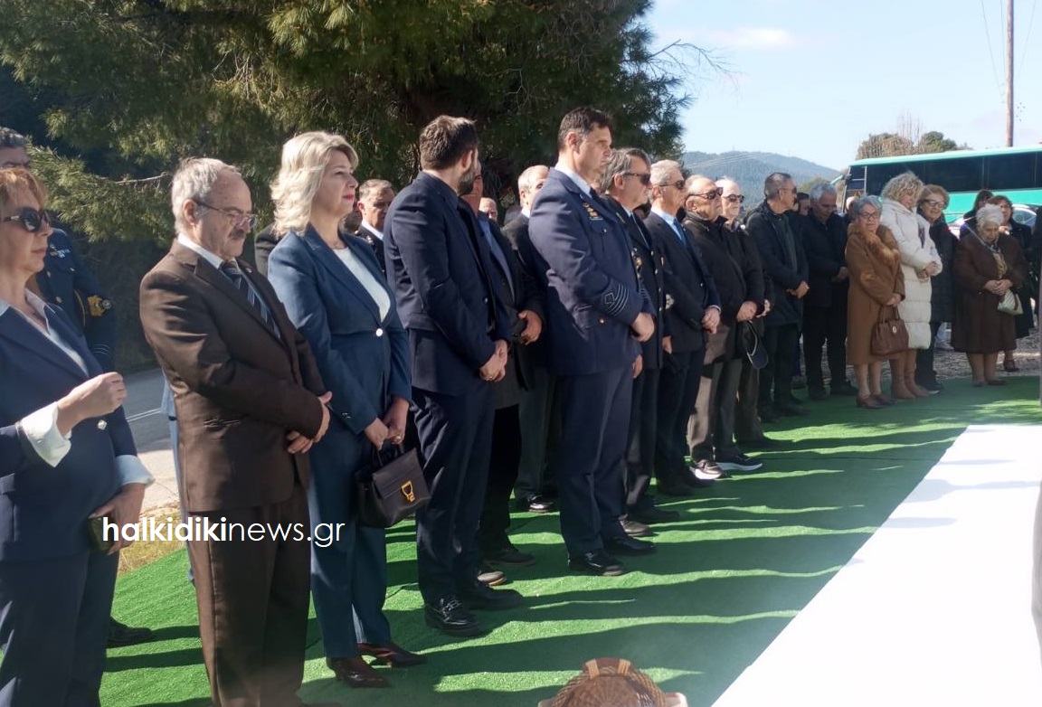 Μνημόσυνο στο μνημείο πεσόντων αεροπόρων στη Σιθωνία