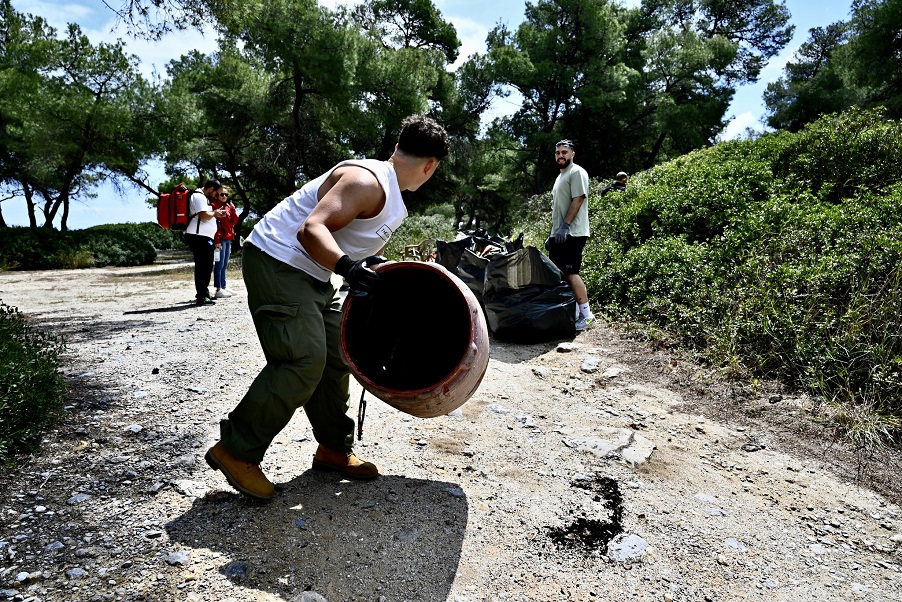 καθαρισμός του Γλαρόκαβου από σκουπίδια