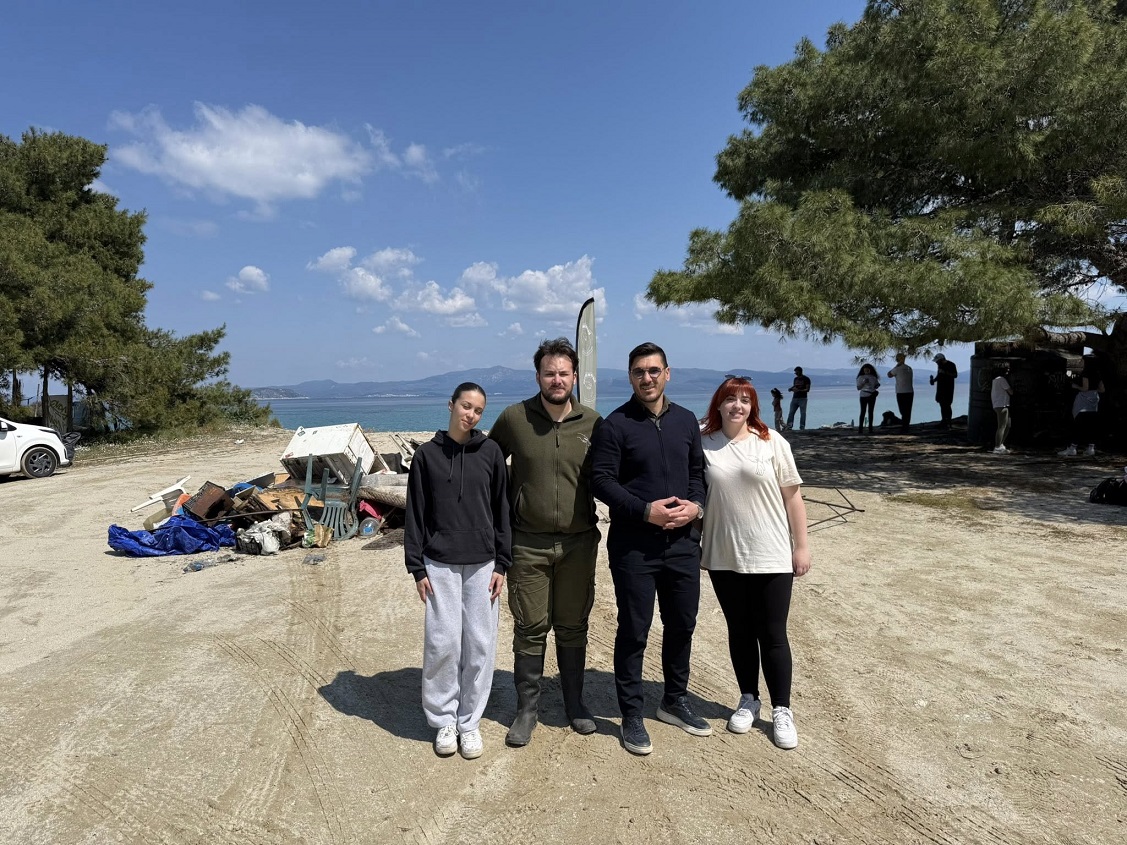 Ο δήμαρχος Κασσάνδρας συμμετείχε στη δράση καθαρισμού Ο δήμαρχος Κασσάνδρας συμμετείχε στη δράση καθαρισμού