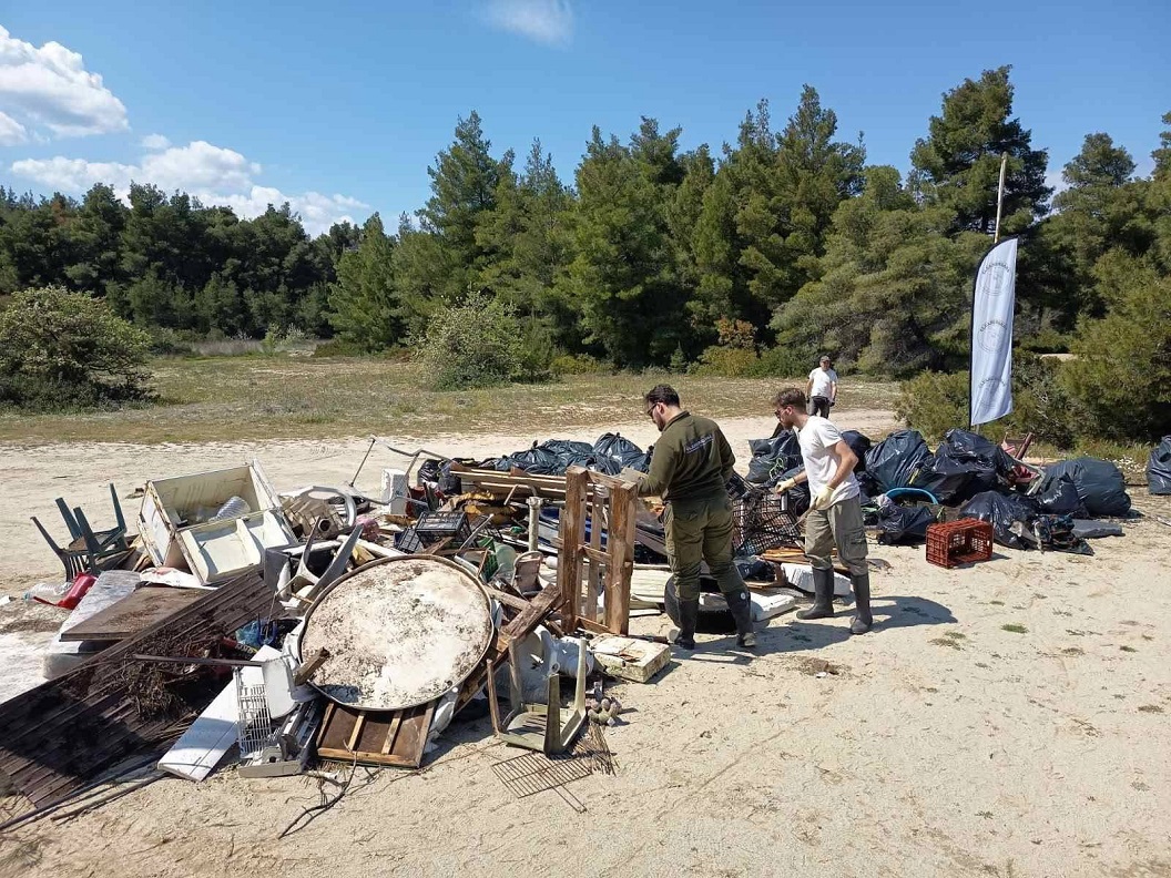 Συλλογή σκουπιδιών στο Γλαρόκαβο Συλλογή σκουπιδιών στο Γλαρόκαβο