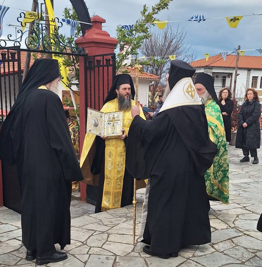 Υποδοχή Τιμίου Σταυρού στα Πετροκέρασα Υποδοχή Τιμίου Σταυρού στα Πετροκέρασα