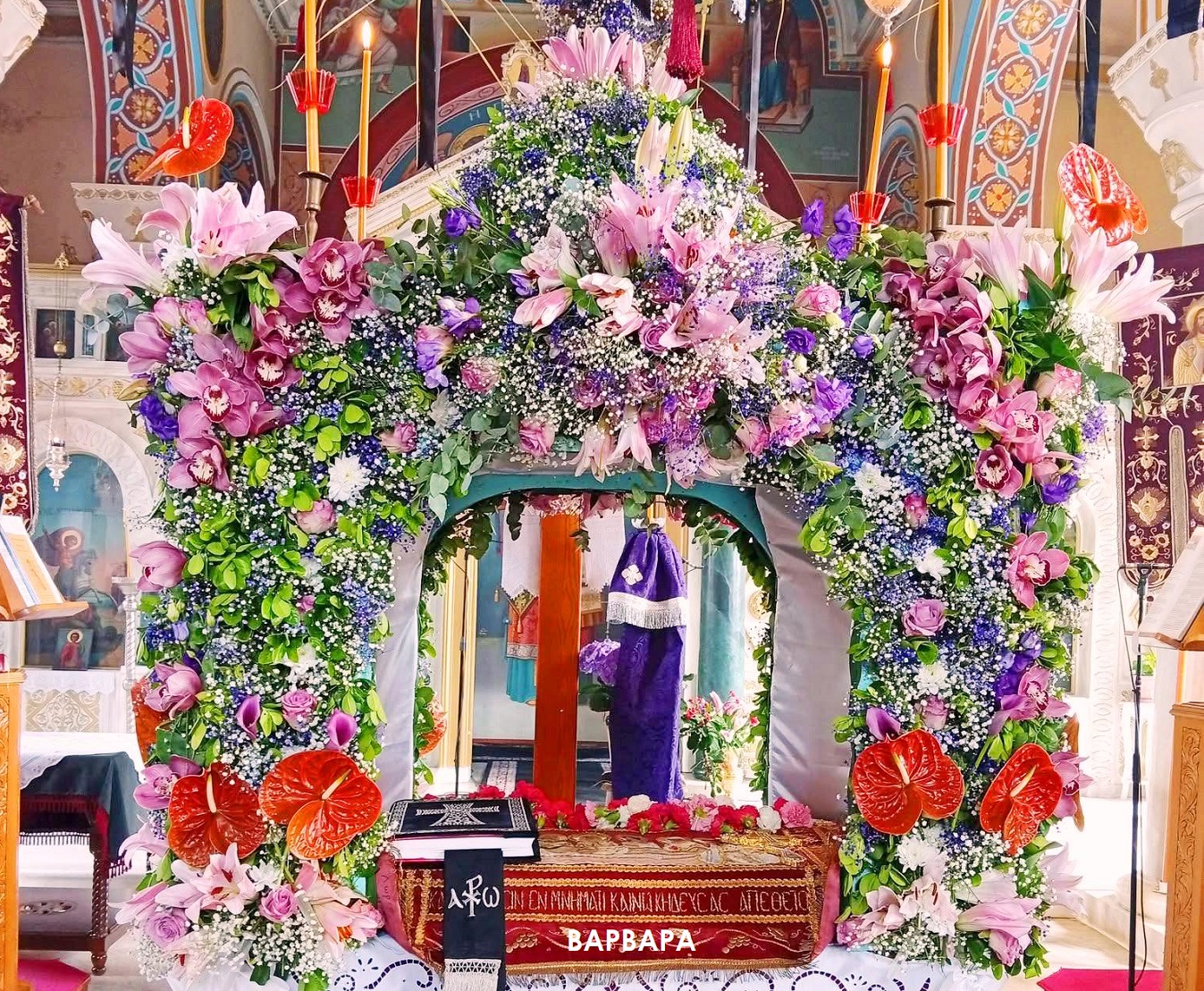 Ο ανθοστόλιστος Επιτάφιος στη Βαρβάρα Χαλκιδικής Ο ανθοστόλιστος Επιτάφιος στη Βαρβάρα Χαλκιδικής