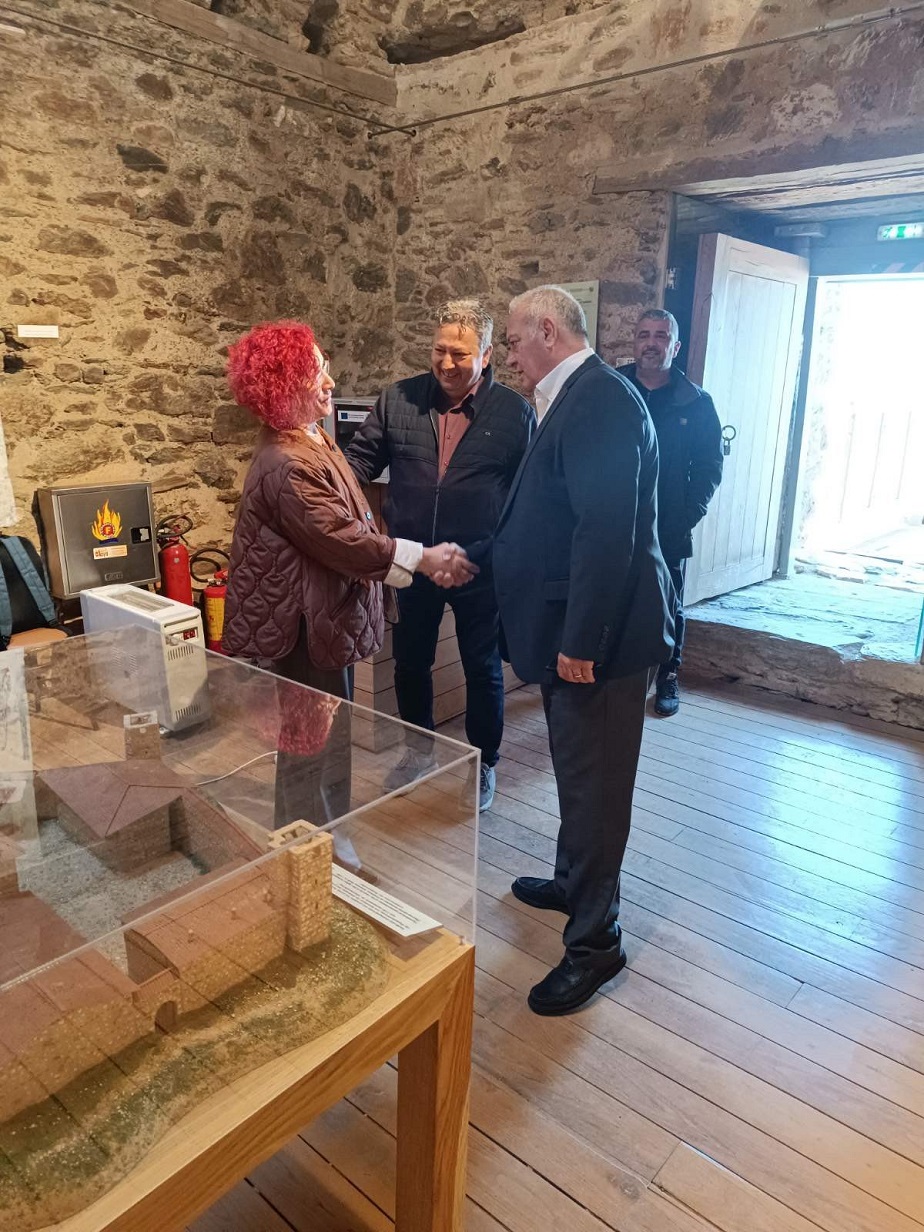 Ο Γιάννης Γιώργος επισκέπτεται τον Πύργο της Γαλάτιστας 