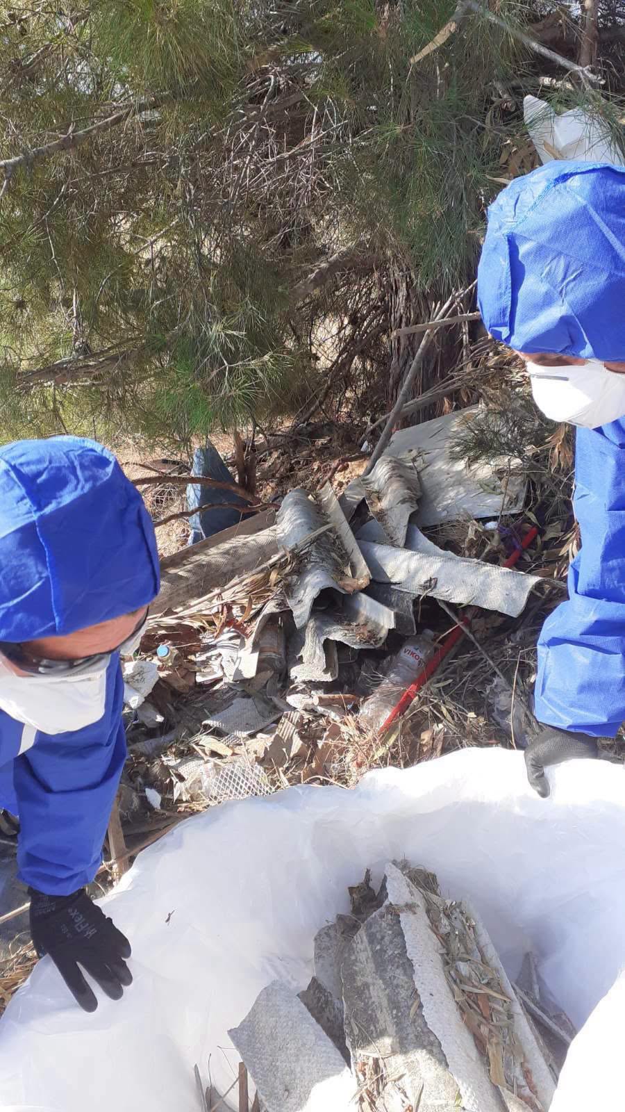 Συλλογή αμιάντου από την Ποτίδαια Συλλογή αμιάντου από την Ποτίδαια
