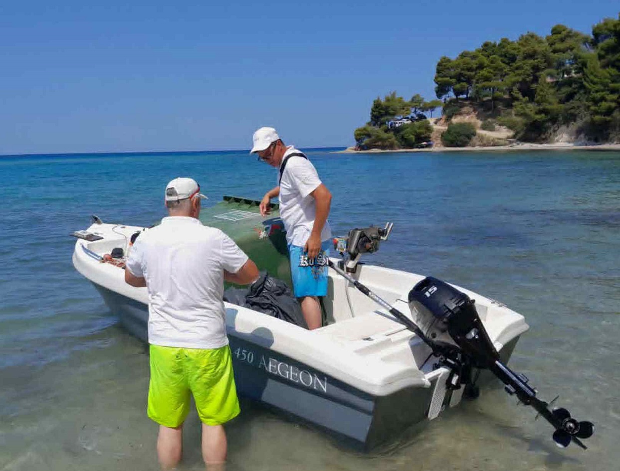 Καθαρισμός ακτών στην Κασσάνδρα