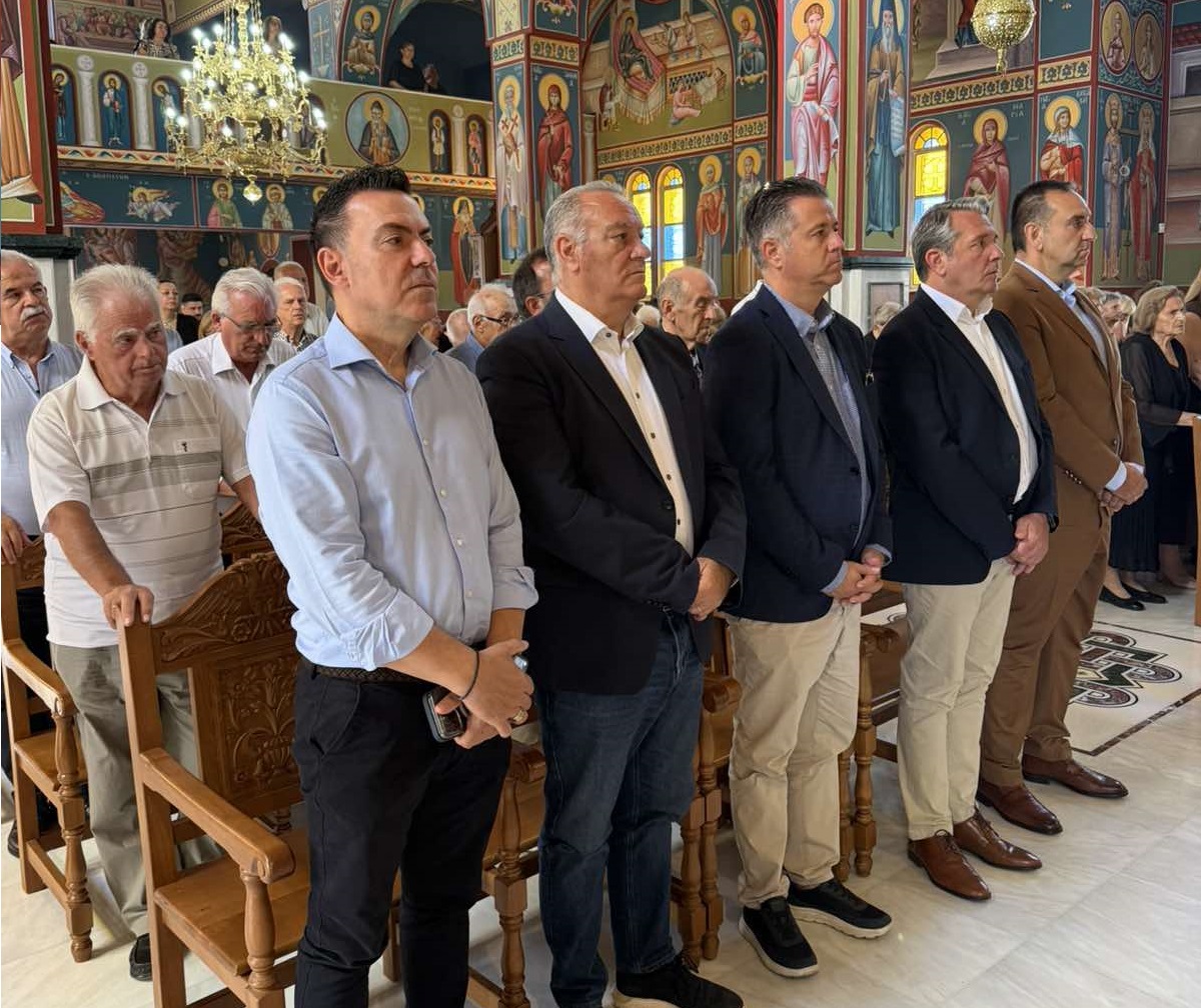 Επίσημοι στην πανηγυρική Θεία Λειτουργία στον Μητροπολιτικό Ναό Αγίου Νικολάου Πολυγύρου.