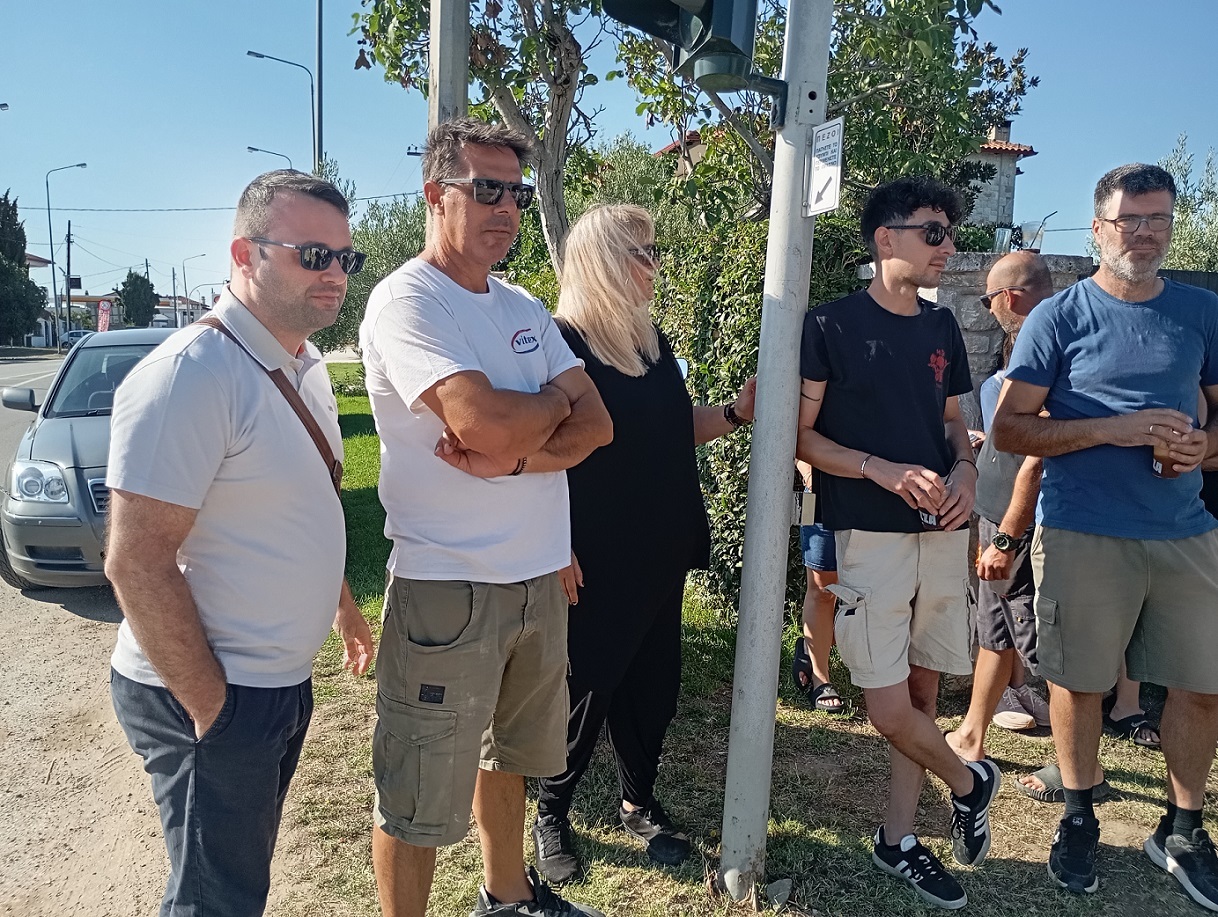 Διαμαρτυρία στην Άφυτο για την κεραία κινητής τηλεφωνίας Διαμαρτυρία στην Άφυτο για την κεραία κινητής τηλεφωνίας