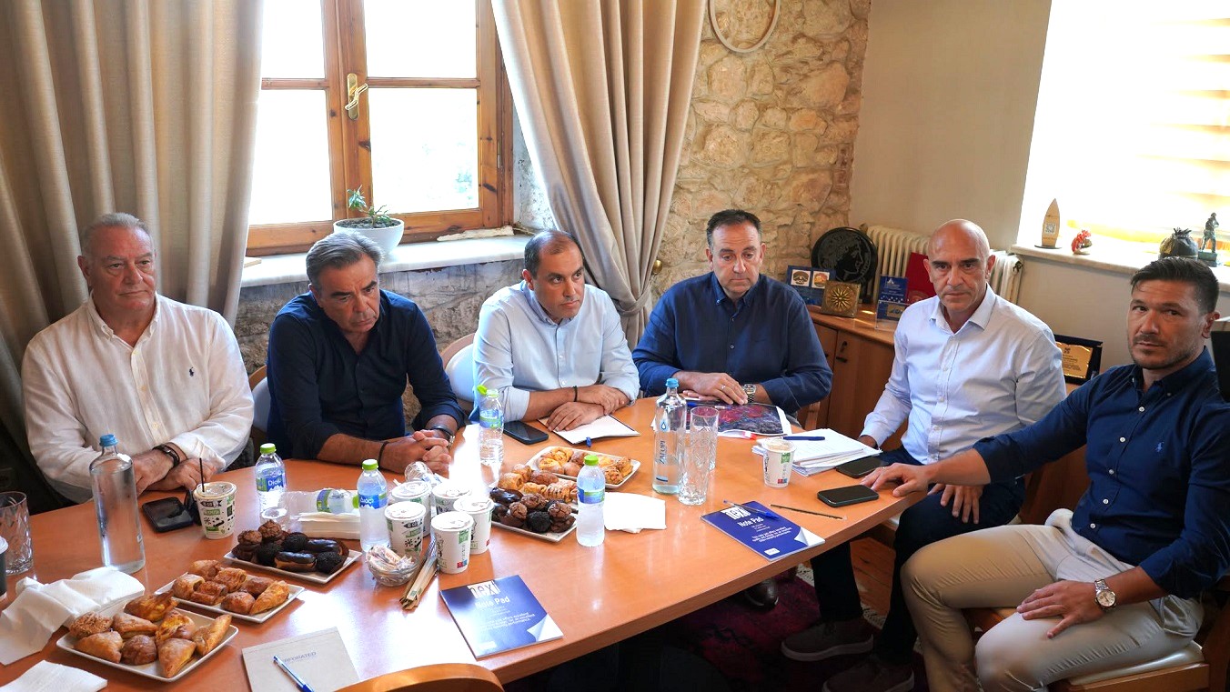 Σύσκεψη υπουργών στο Δήμο Κασσάνδρας για τη φωτιά στη Σίβηρη Σύσκεψη υπουργών στο Δήμο Κασσάνδρας για τη φωτιά στη Σίβηρη