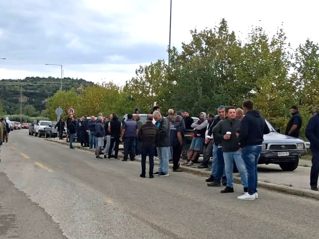 Διαμαρτυρία αγροτών στον Κόμβο Ορφανού Διαμαρτυρία αγροτών στον Κόμβο Ορφανού