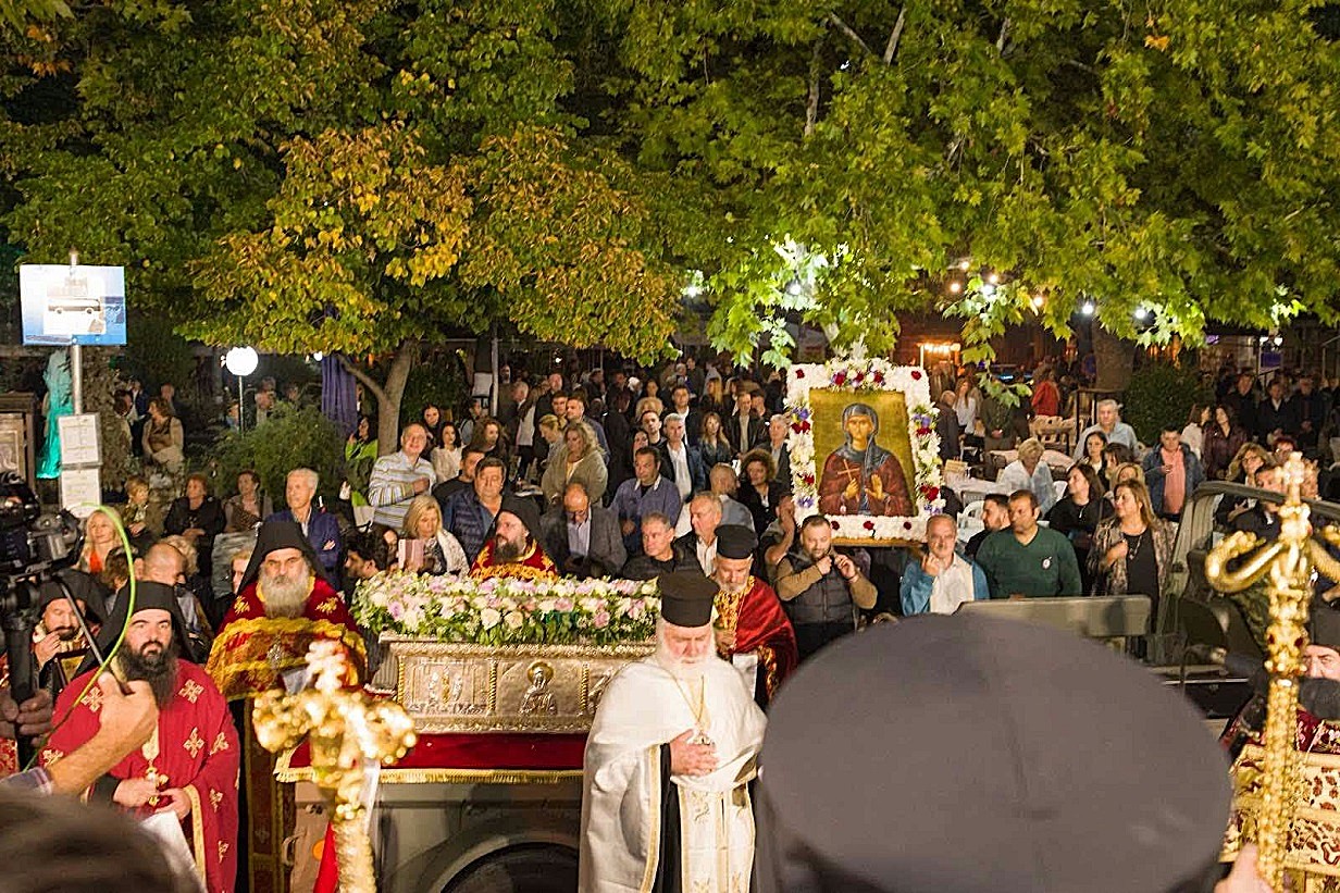 Λιτάνευση του ιερού σκηνώματος της Αγίας Ακυλίνας στους δρόμους του Ζαγκλιβερίου Λιτάνευση του ιερού σκηνώματος της Αγίας Ακυλίνας στους δρόμους του Ζαγκλιβερίου