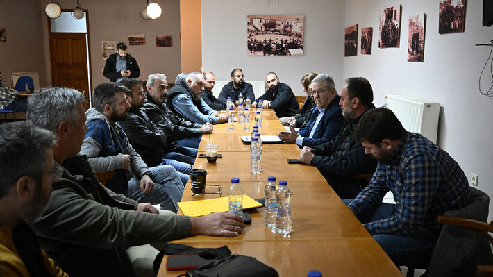 Από τη συνάντηση του Δημητρη Κουτσούμπα με μεταλλωρύχους Από τη συνάντηση του Δημητρη Κουτσούμπα με μεταλλωρύχους